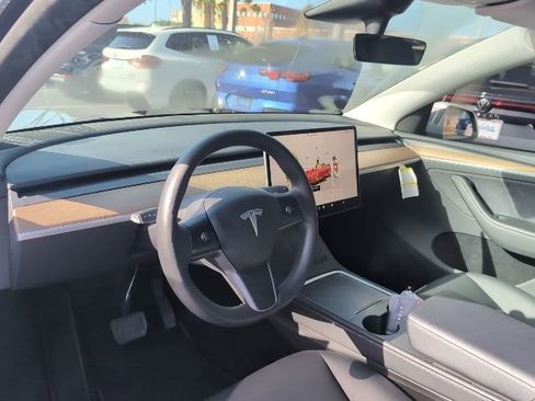 Used 2023 Tesla Model Y Long Range image 7