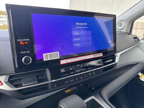 Certified 2025 Toyota Sienna XLE image 11