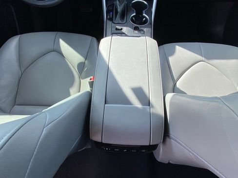 Used 2020 Toyota Highlander XLE image 31