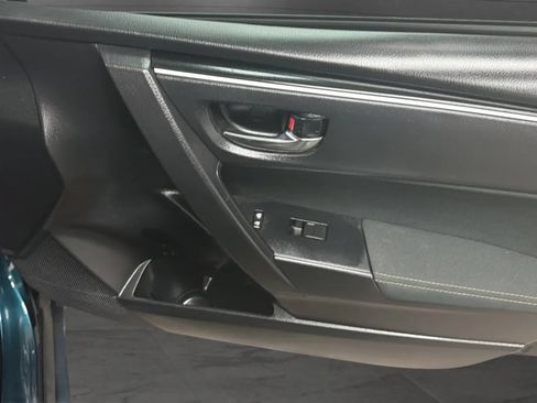 Used 2017 Toyota Corolla LE w/ Carpet Mat Package (TMS) FWD image 18