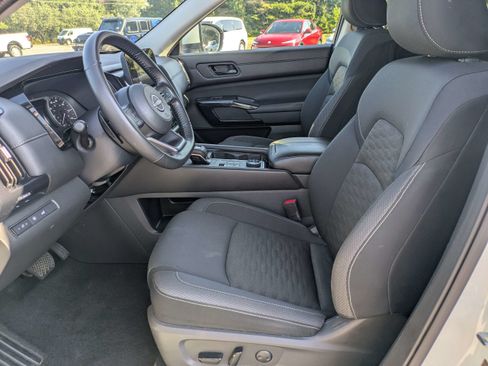 Used 2025 Nissan Pathfinder SV AWD/4WD image 20