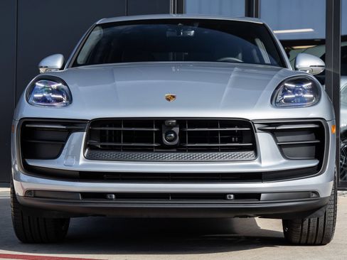 Certified 2026 Porsche Macan AWD/4WD image 8