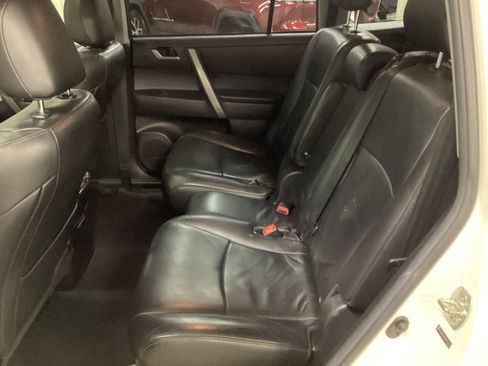 Used 2013 Toyota Highlander SE image 28