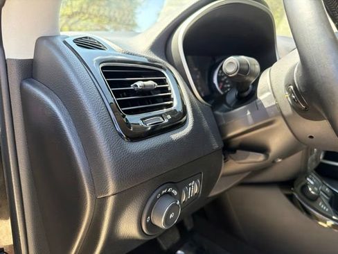 Used 2020 Jeep Compass Limited AWD/4WD image 19