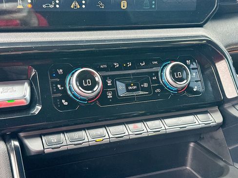 Used 2024 GMC Sierra 2500 AT4 w/ AT4 Premium Plus Package image 16