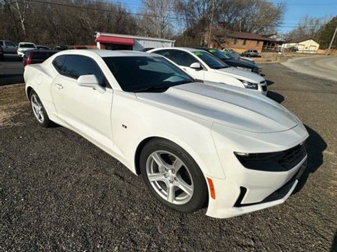 Used 2019 Chevrolet Camaro LT image 4