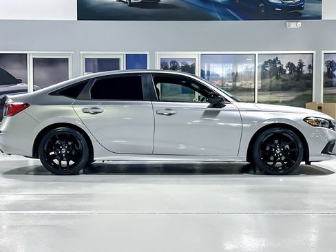 Used 2023 Honda Civic Sport image 7