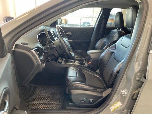 Used 2019 Jeep Cherokee Latitude Plus w/ Cold Weather Group AWD/4WD image 7