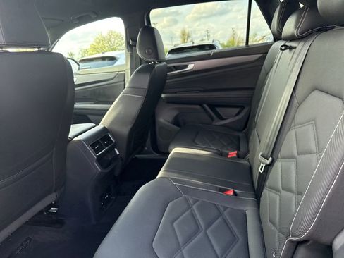 Used 2025 Volkswagen Atlas Cross Sport SE image 29