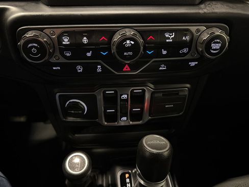 Used 2021 Jeep Gladiator Sport AWD/4WD image 6