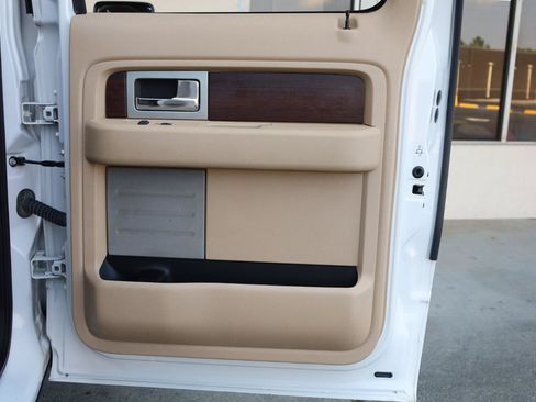 Used 2014 Ford F150 King Ranch w/ King Ranch Luxury Package AWD/4WD image 19