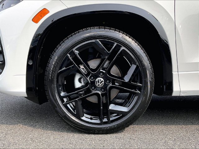 New 2026 Volkswagen Tiguan SE R-Line FWD image 16