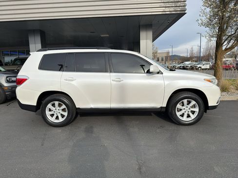 Used 2012 Toyota Highlander SE w/ Tow Pkg image 3