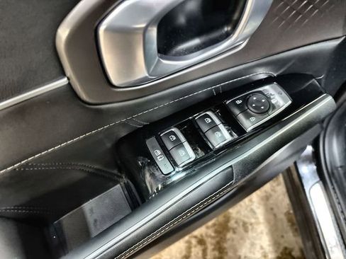 Used 2025 Kia Sorento SX Prestige w/ Olive Brown Leather Package image 17