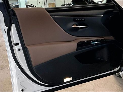 Certified 2023 Lexus ES 250 w/ Premium Package image 20