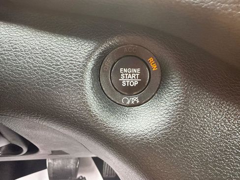 Used 2021 Jeep Cherokee Latitude Plus AWD/4WD image 17
