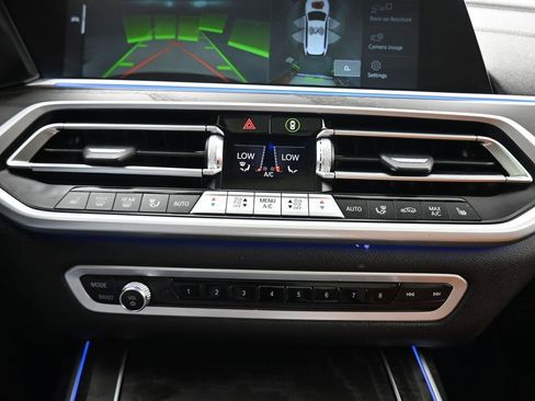 Used 2021 BMW X7 xDrive40i w/ Premium Package AWD/4WD image 24