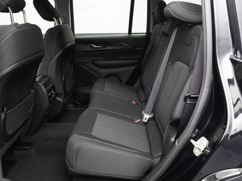 Used 2023 Jeep Grand Cherokee Laredo w/ Luxury Tech Group I image 30