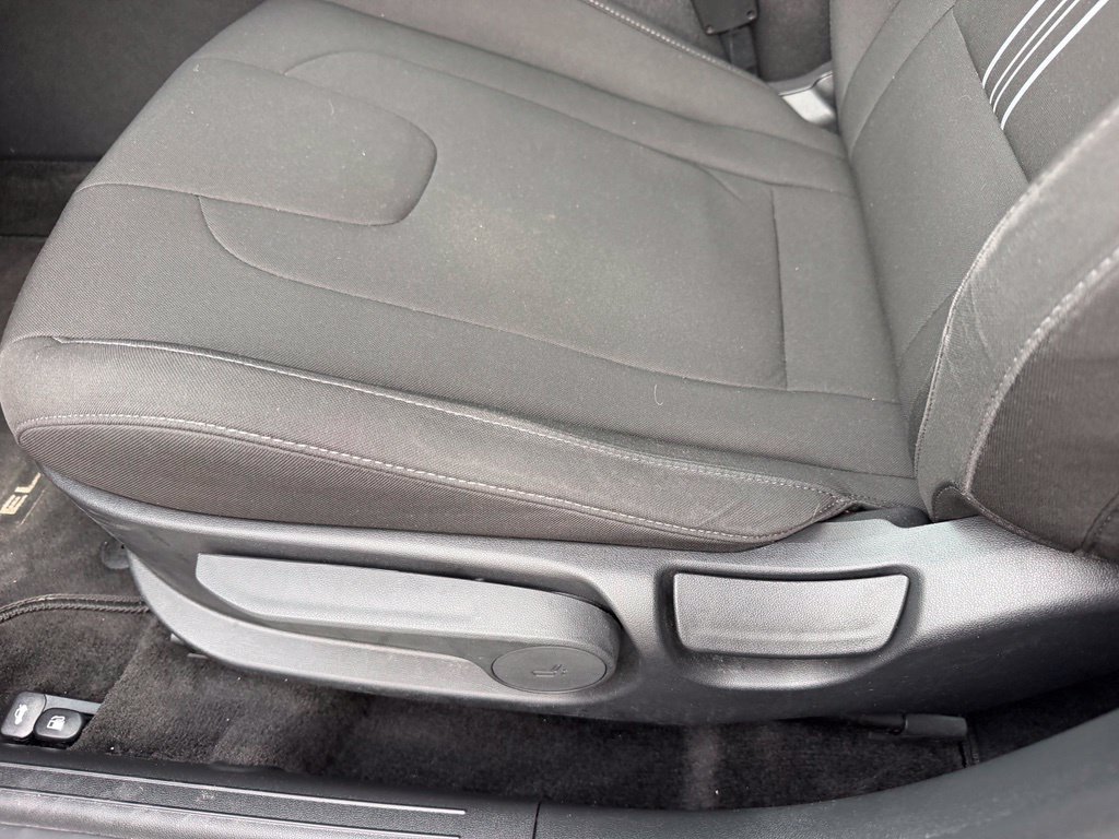 Used 2023 Hyundai Elantra SEL w/ Convenience Package FWD image 21