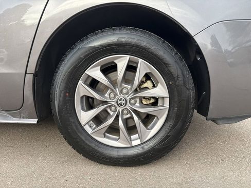 Used 2021 Toyota Sienna XLE image 35