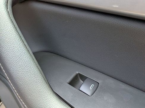 Used 2025 Chevrolet Blazer LT FWD image 34