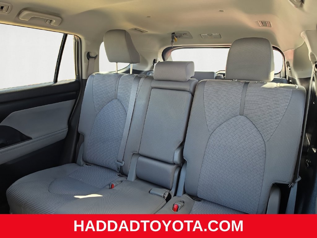 Used 2021 Toyota Highlander L AWD/4WD image 14