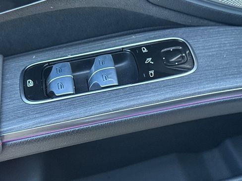 Certified 2022 Mercedes-Benz EQS 580 4MATIC Sedan w/ Pinnacle Trim Package image 27