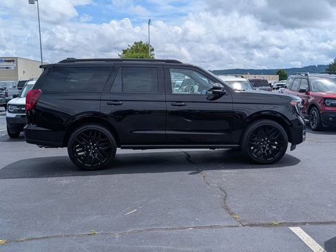 New 2027 Ford Expedition Platinum w/ Stealth Performance Package AWD/4WD image 3