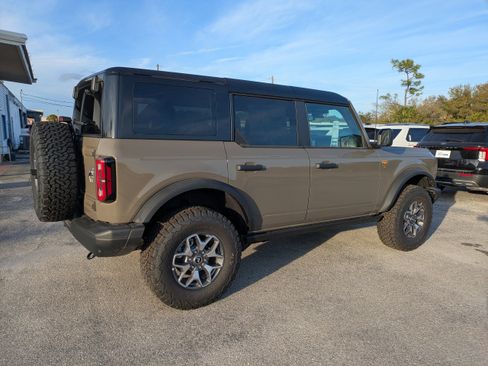 New 2025 Ford Bronco Badlands image 4