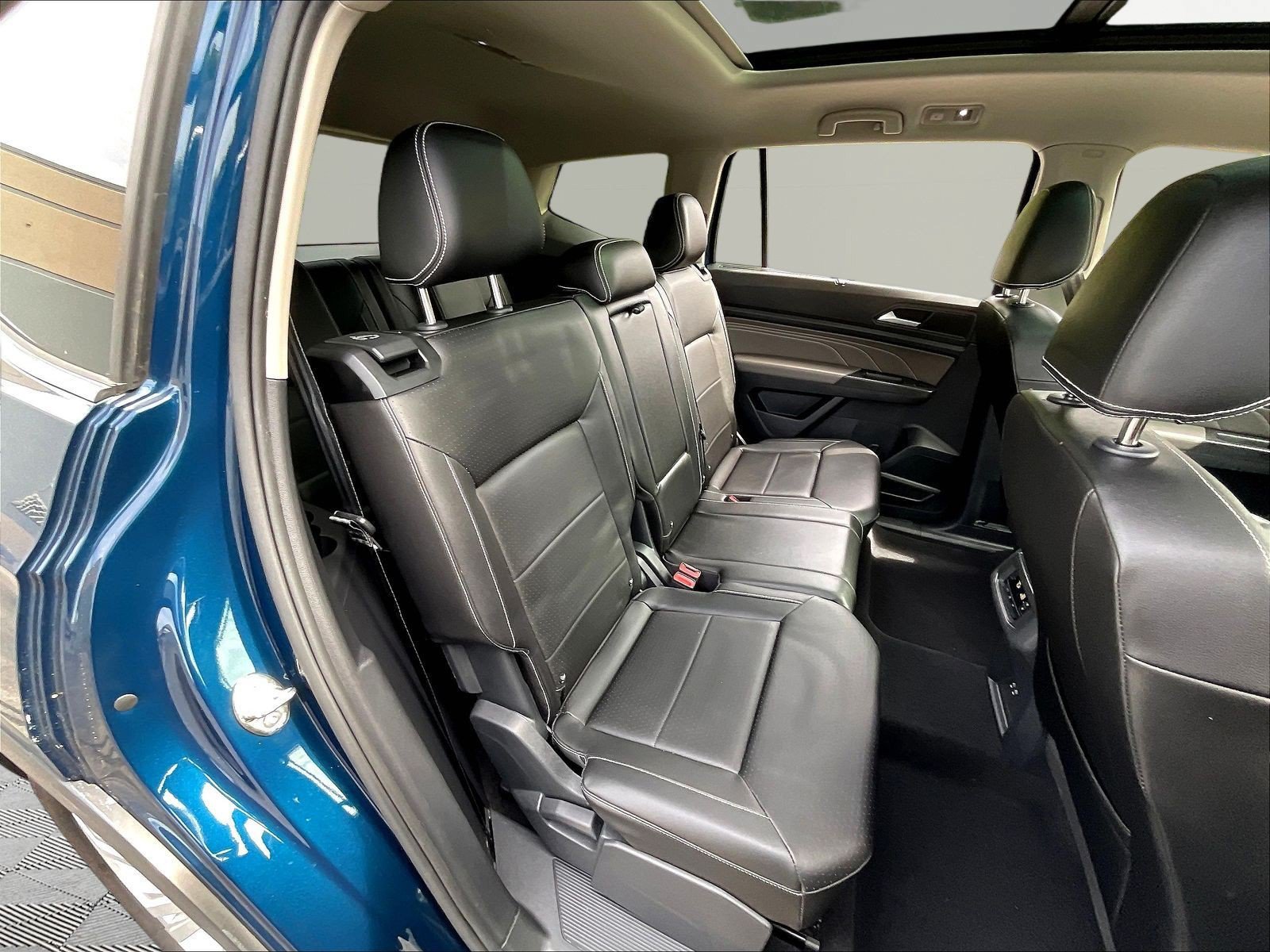 Used 2023 Volkswagen Atlas SE w/ Panoramic Sunroof Package FWD image 25