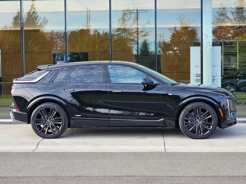 New 2027 Cadillac Lyriq V Premium AWD/4WD image 6