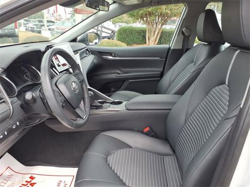 Used 2023 Toyota Camry SE image 5