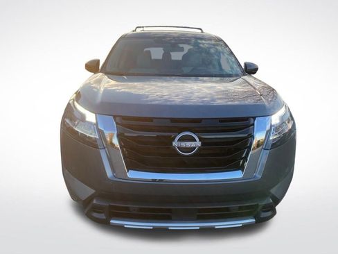 Used 2024 Nissan Pathfinder SL image 2