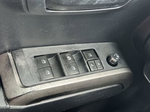 Used 2018 Toyota Tacoma SR5 image 32