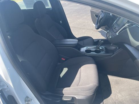 Used 2018 Chevrolet Malibu LT FWD image 17