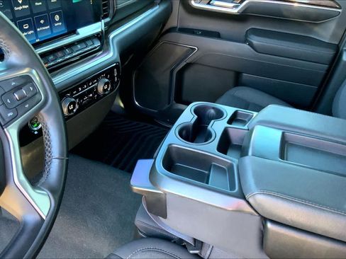 Used 2023 Chevrolet Silverado 1500 LT AWD/4WD image 15