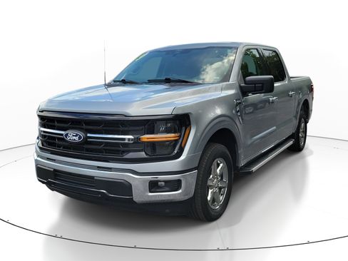 Used 2025 Ford F150 XLT w/ Equipment Group 301A Standard RWD image 3