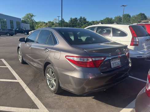Used 2015 Toyota Camry SE image 3