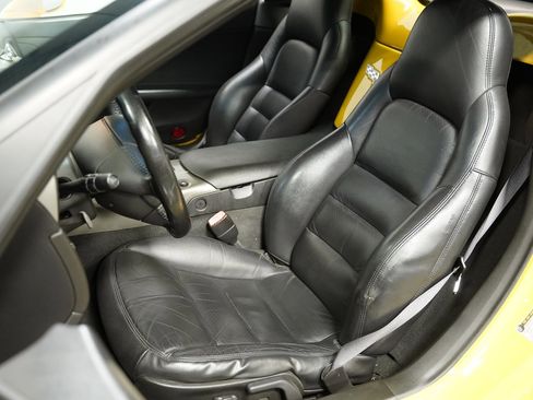 Used 2005 Chevrolet Corvette Convertible w/ Performance Handling Package image 33