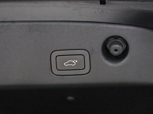 Used 2014 Jaguar XJ L Portfolio image 31