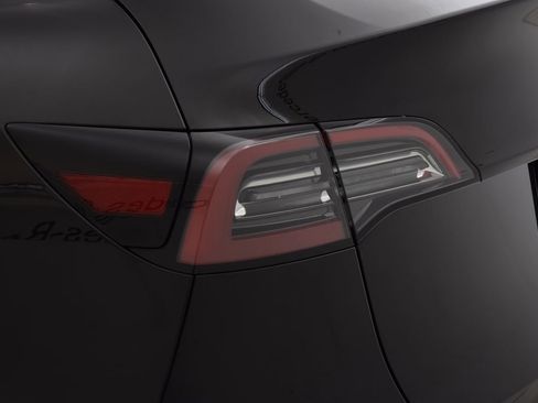 Used 2024 Tesla Model Y Long Range image 13