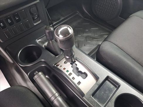 Used 2010 Toyota FJ Cruiser 4WD image 14