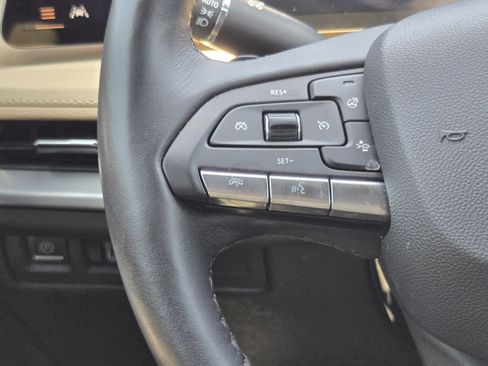 Used 2024 Cadillac XT4 Luxury w/ Cold Weather Package FWD image 25