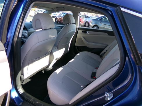 Used 2017 Hyundai Sonata SE w/ Winter Weather Package image 24