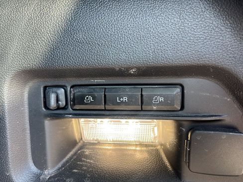 Used 2025 Ford Explorer Platinum image 31