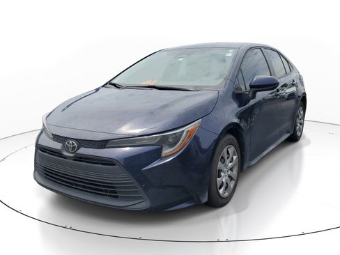 Used 2023 Toyota Corolla LE FWD image 3