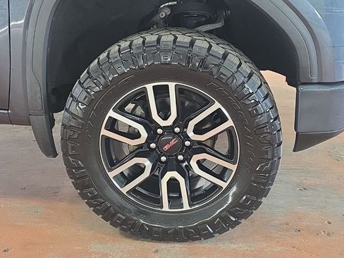 Used 2022 GMC Sierra 1500 AT4 w/ AT4 Preferred Package image 8