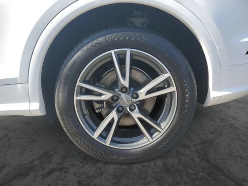 Used 2020 Audi Q5 e Premium w/ Convenience Package AWD/4WD image 5