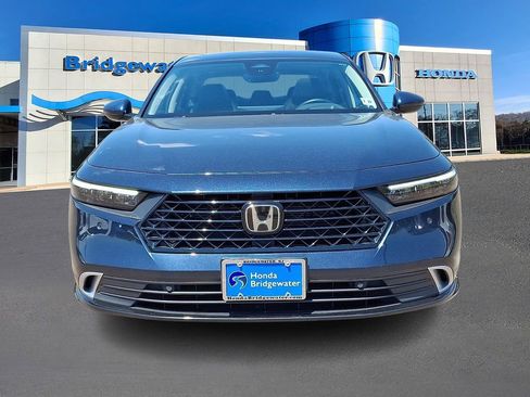 Used 2023 Honda Accord Touring image 2