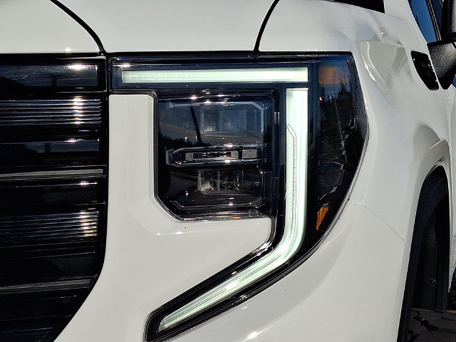 Used 2024 GMC Sierra 1500 AT4 w/ Technology Package AWD/4WD image 9